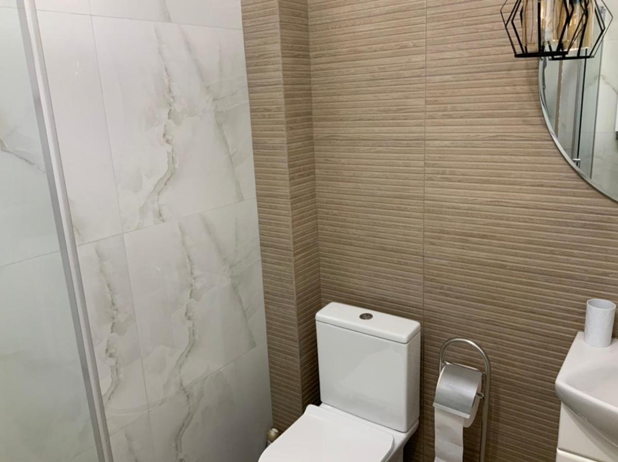 Дизайнерський Центр VIP: Стильне Проживання з Електрозаправкою Rivne Exterior photo