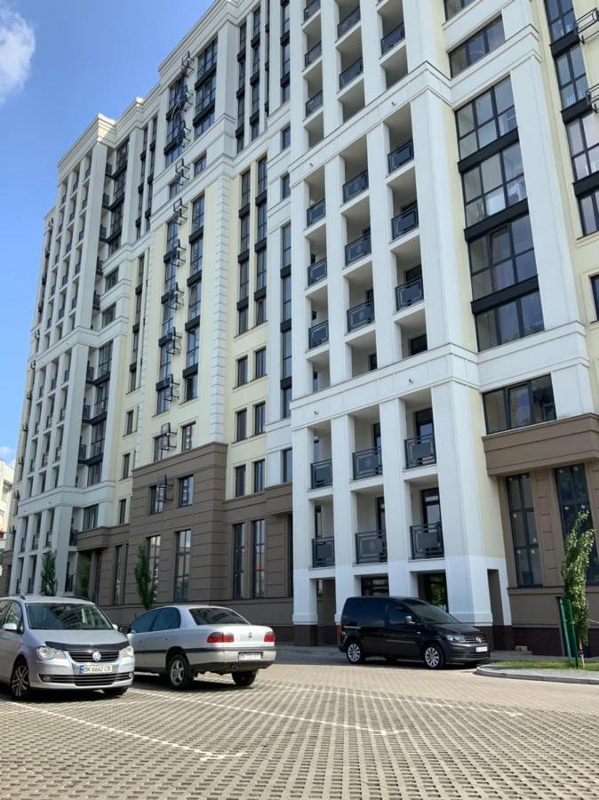 Дизайнерський Центр VIP: Стильне Проживання з Електрозаправкою Rivne Exterior photo