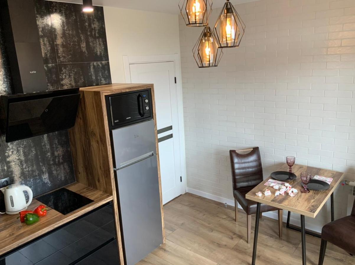 Дизайнерський Центр VIP: Стильне Проживання з Електрозаправкою Rivne Exterior photo